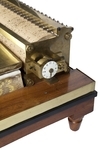 0903-det1.jpg; 0903; Tafelklok met orgelpijpen, 'Haydn-Niemecz'
Mechanical Organ 'Haydn-Niemecz; uurwerk met orgelpijpentimepiece with organ pipes3candidatekandidaatcandidatKandidatcandidatokandidatמועמדkandidat候選人