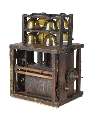 0906-glasglockchenuhr.jpg; 0906; ;