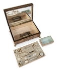 1250-3.jpg; 1250; Naainecessaire, met prent, 'Palais Royal'Musical Sewing Box with Cylinder Movement; muziekdoos met cilindermusic box with cylinder3candidatekandidaatcandidatKandidatcandidatokandidatמועמדkandidat候選人